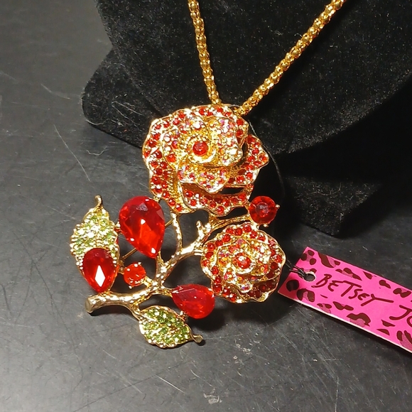 Betsey Johnson red  rhinestone flowers charm Pendant Necklace - Picture 3 of 10